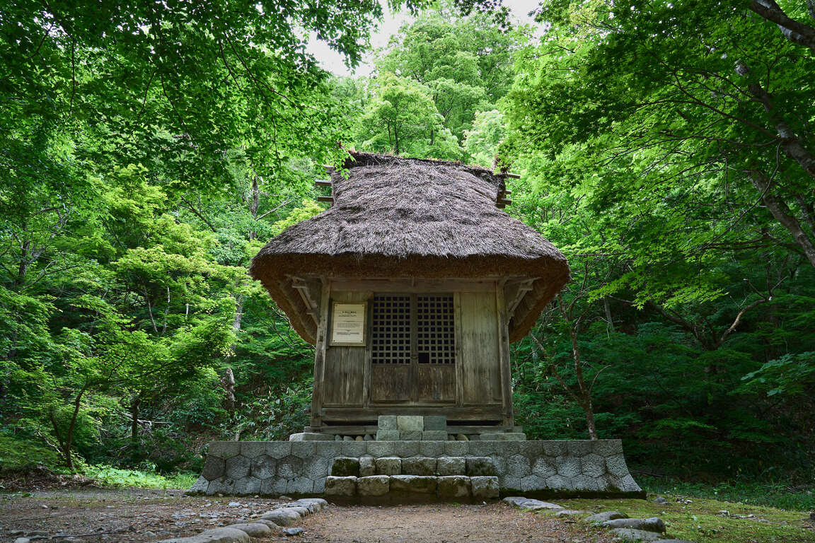 投稿作品 深林古樸神龕